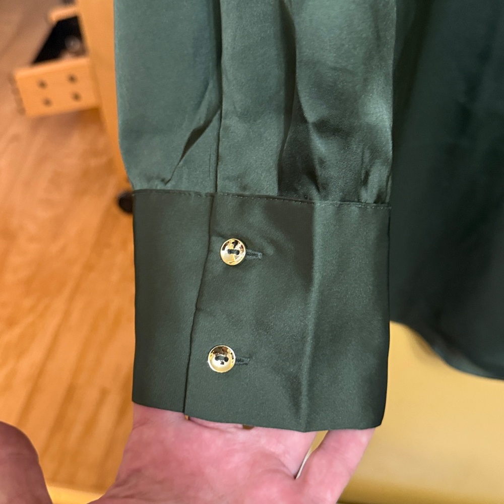 NWT Plus Size 22/24 Olive Green Satin Button Front Blouse Career Top - Picture 2 of 7